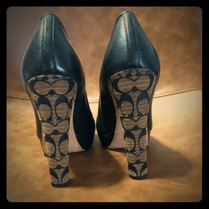 Coach pumps